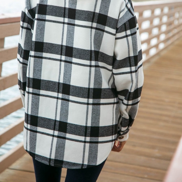 BLACK AND WHITE BUTTON DOWN PLAID JACKET - Picture 3 of 6